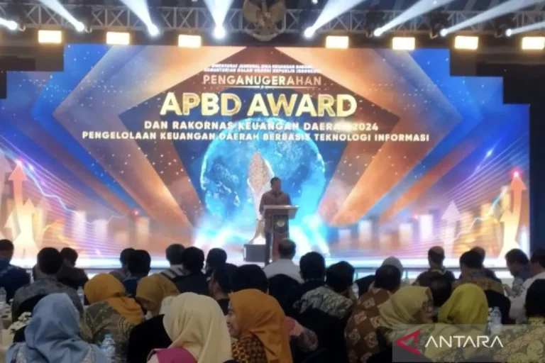 Mendagri “Pelototi” Pertumbuhan Ekonomi Daerah Tiap Pekan Mulai 2025