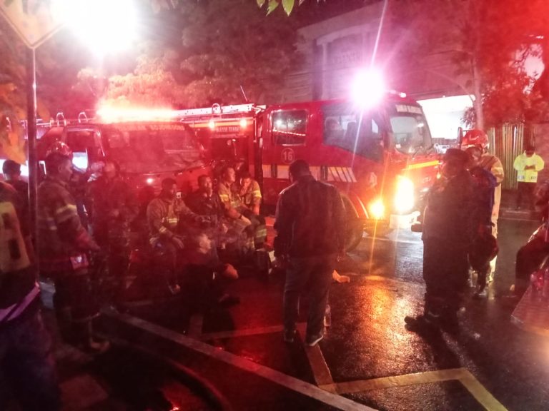Gedung Lama Dinas Kesehatan Bojonegoro diLalap Si Jago Merah